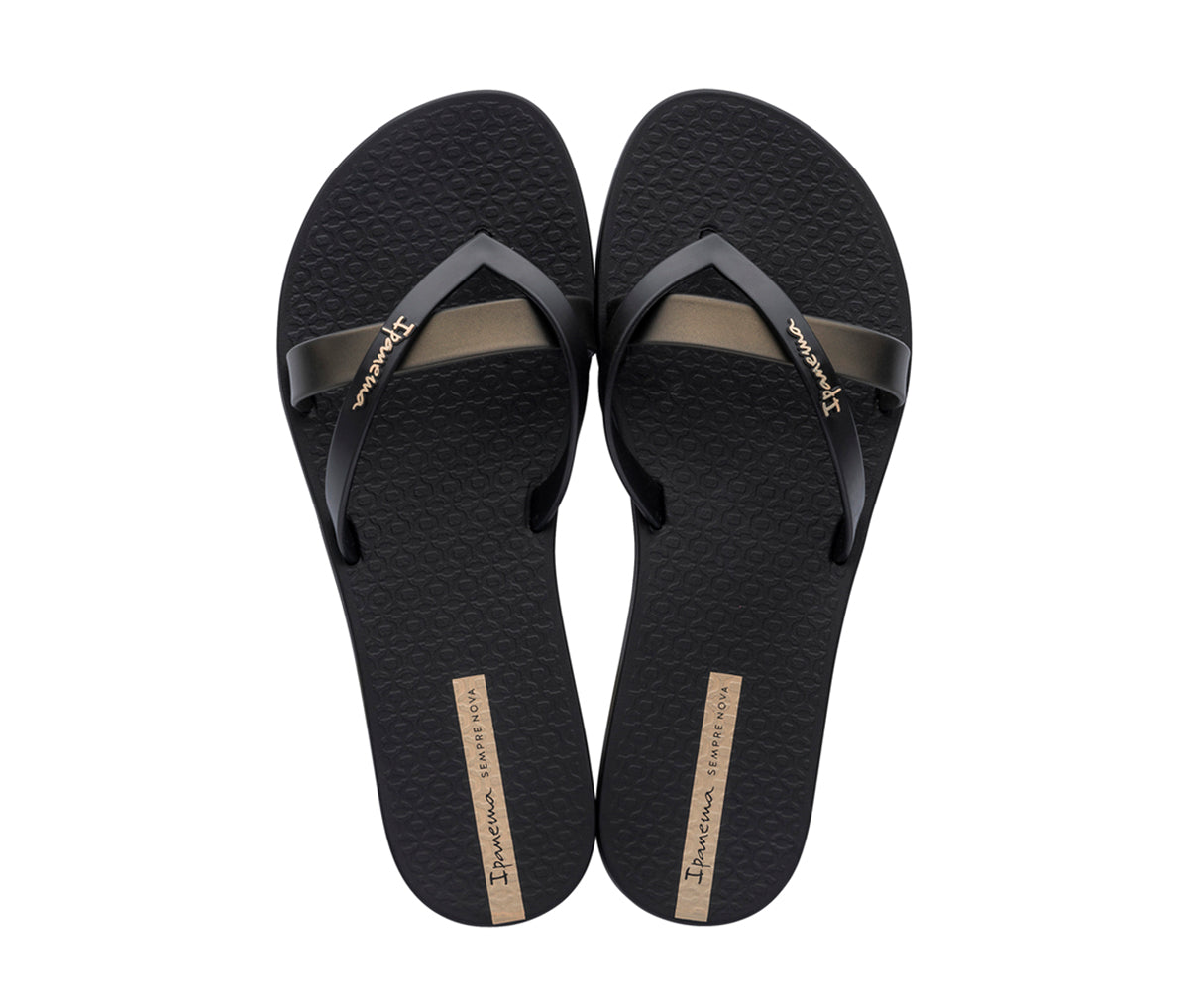 Top view of a pair of black Ipanema Kirei Slides.