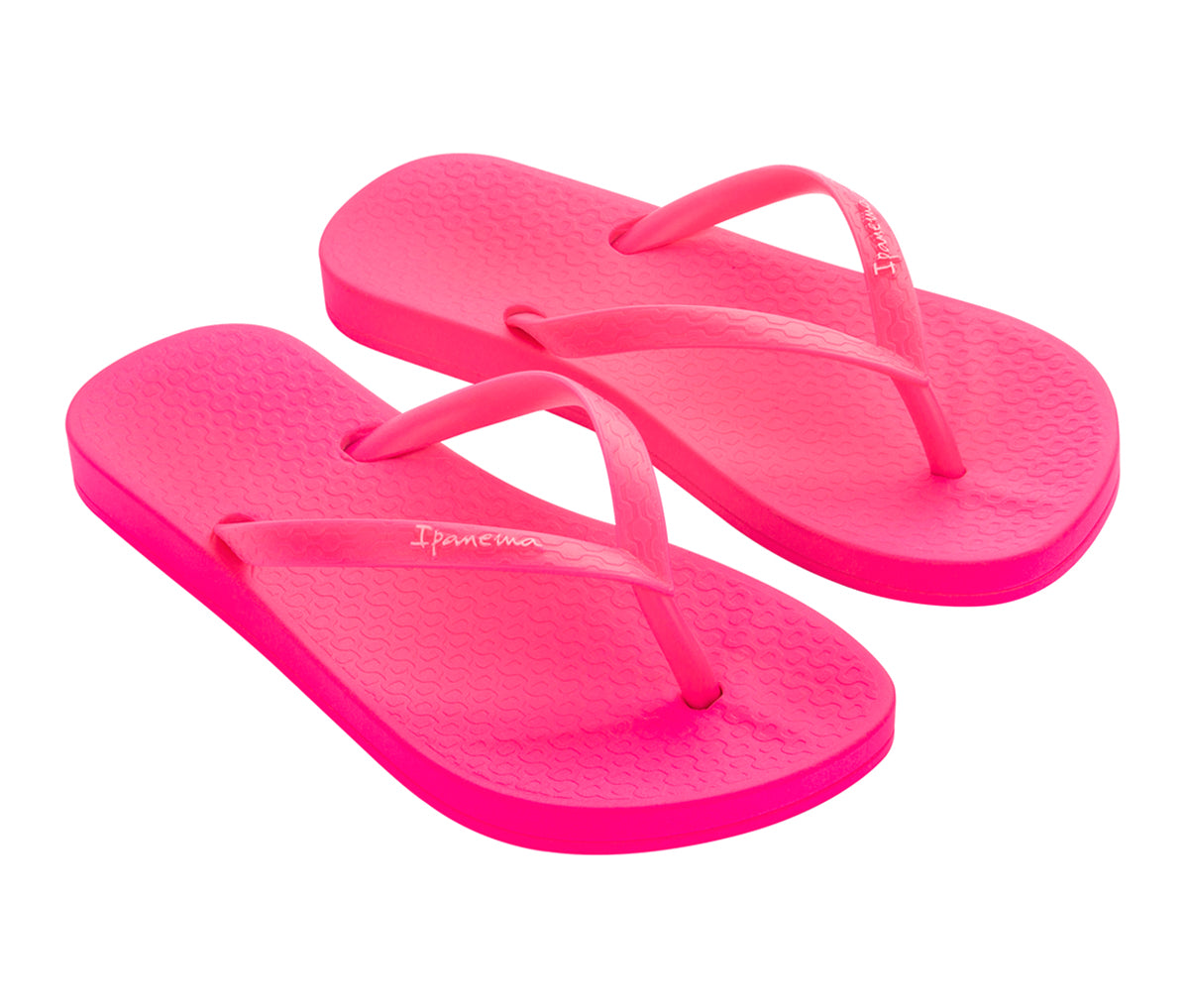 Angled view of a pair of pink Ipanema Ana Colors kids flip flops.