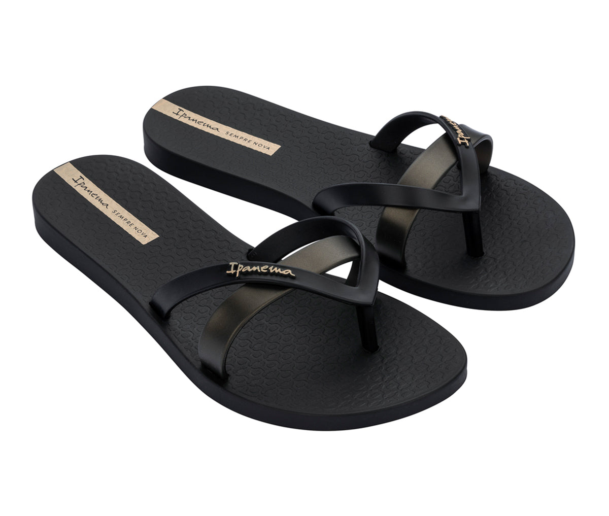 Angled view of a pair of black Ipanema Kirei Slides