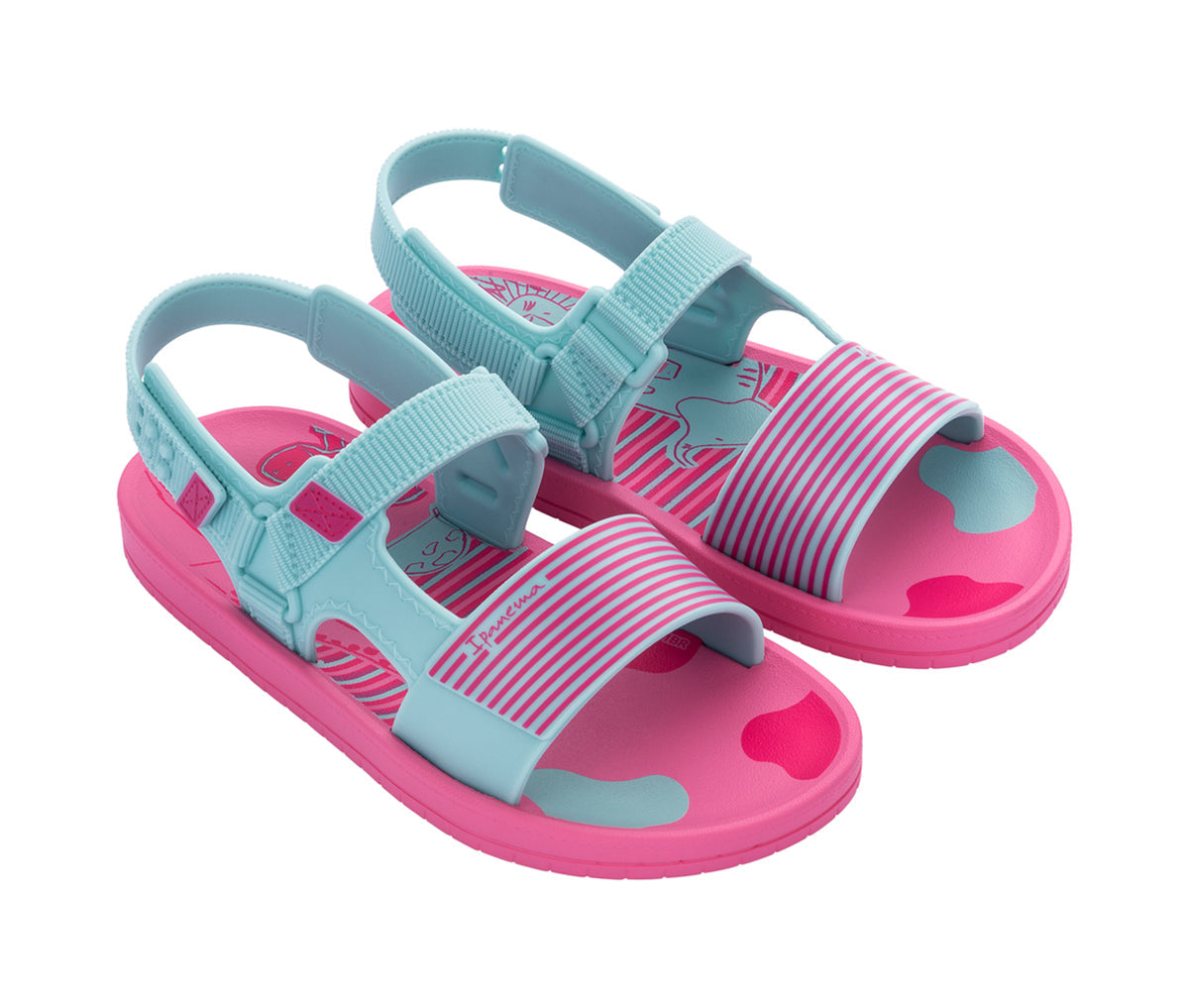 Angled view of a pair of pink and green Ipanema Recreio Papate kids Sandals.