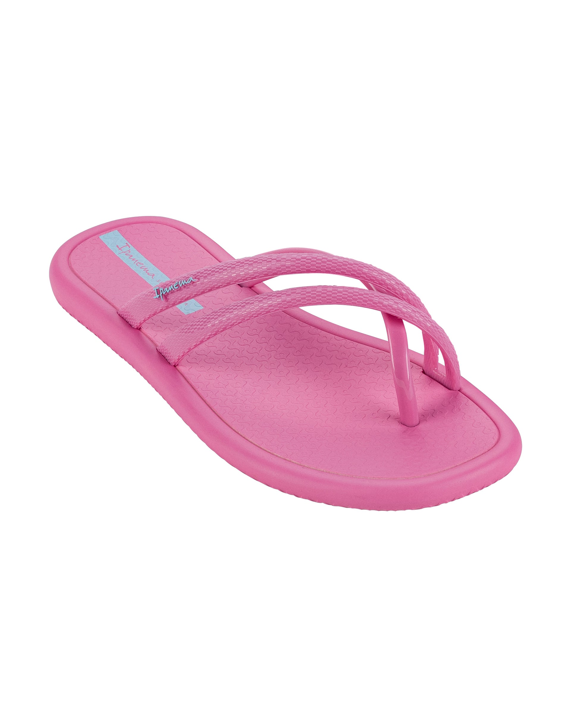 Angled view of a pink Ipanema Meu Sol Rasteira women's flip flop with cross straps.