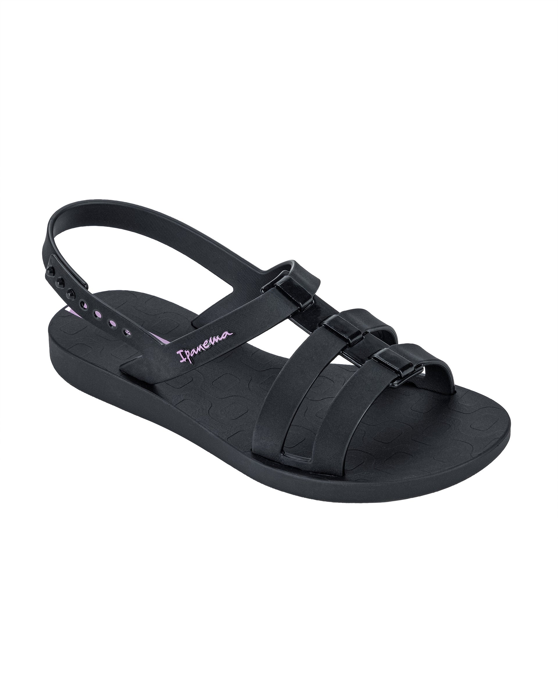 Angled view of a black Ipanema Class Go women's sandal.