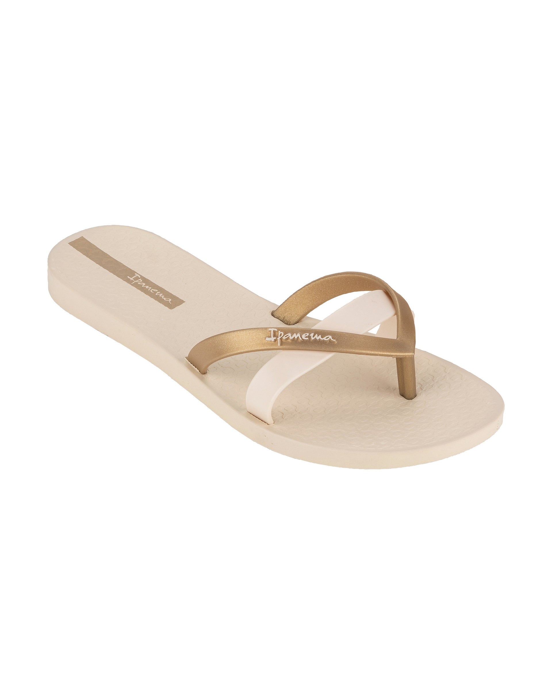 Angled view of a beige and gold Ipanema Kirei women's flip flop.