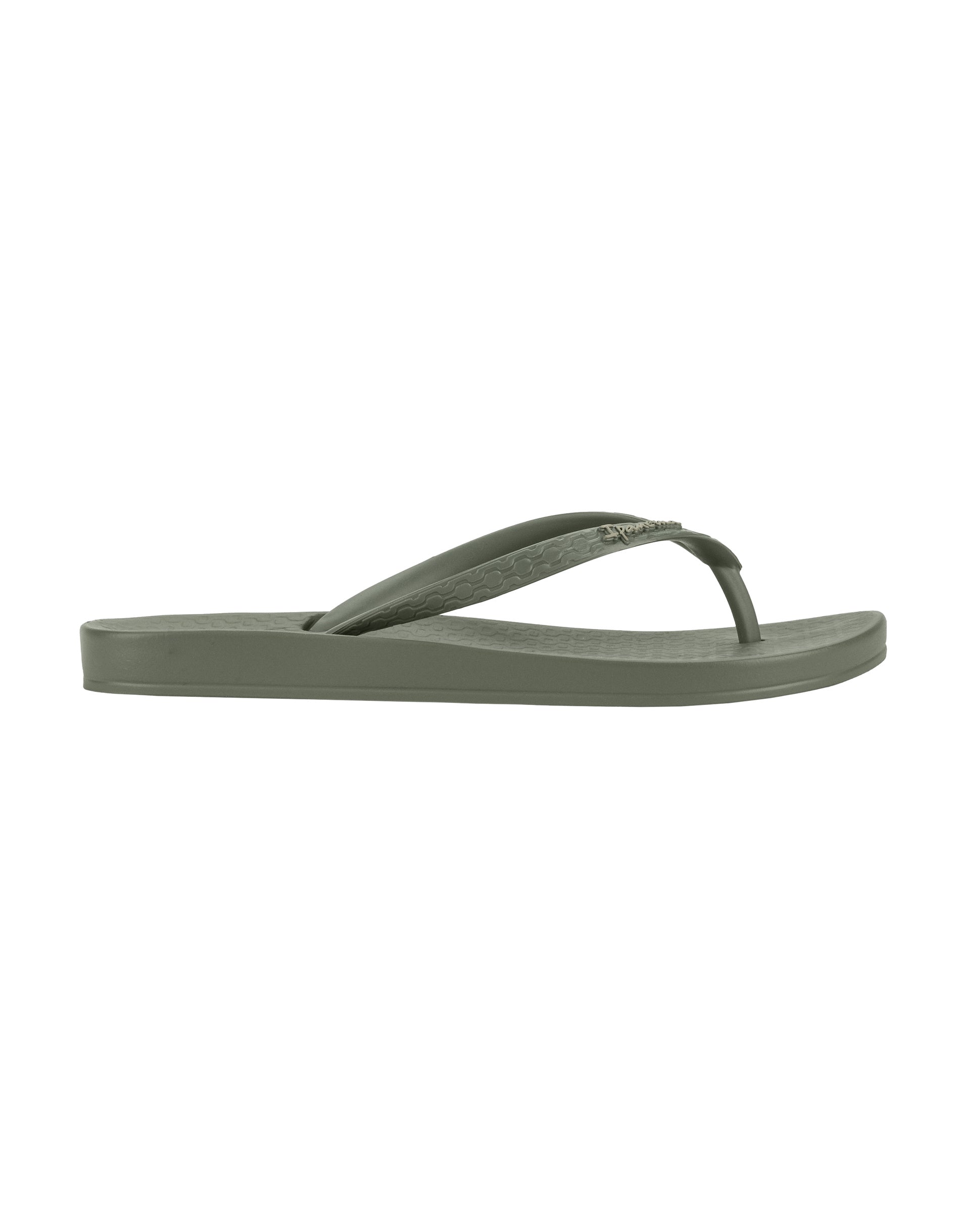 Outer side view of a green Ipanema Ana Colors women's flip flop.