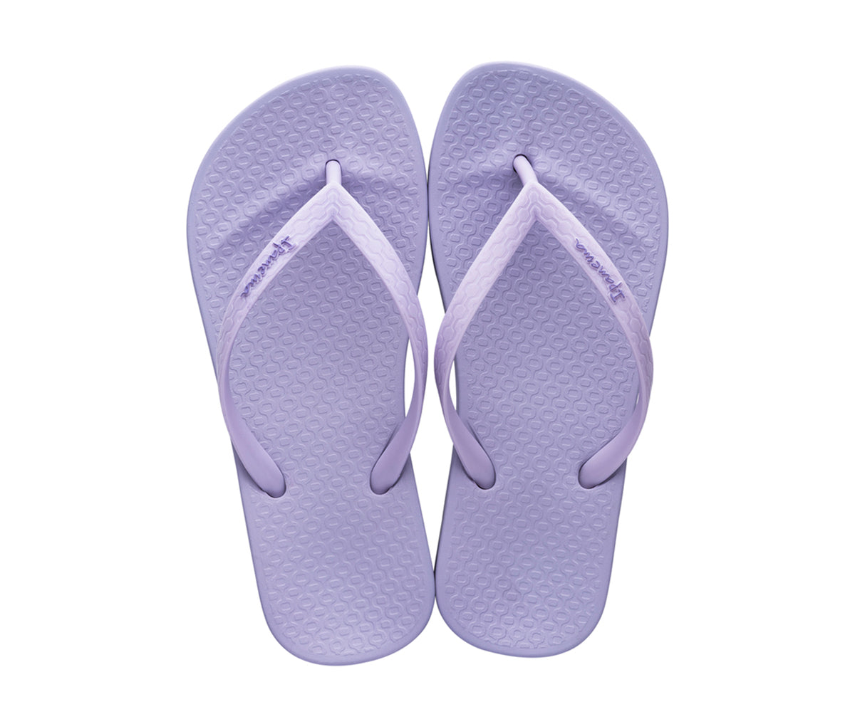 Angled view of a pair of purple Ipanema Ana Colors kids flip flop.