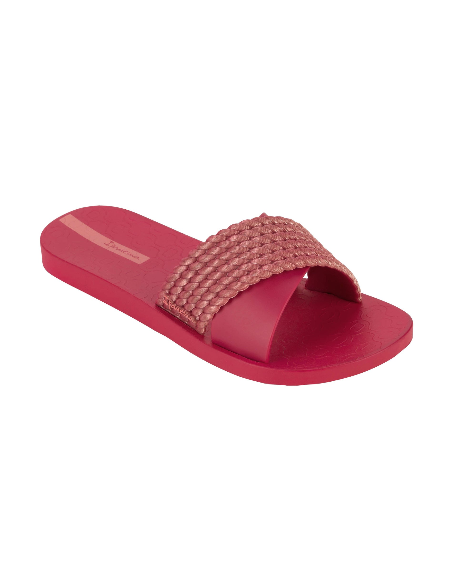 Angled view of a red Ipanema Street women's slide.