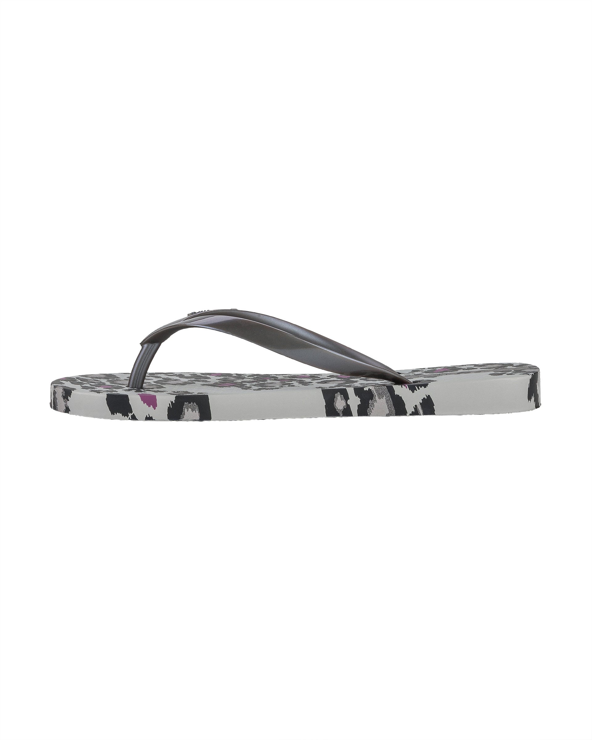 Ipanema Animal Print Grey Silver Flip Flops for Women Size 6