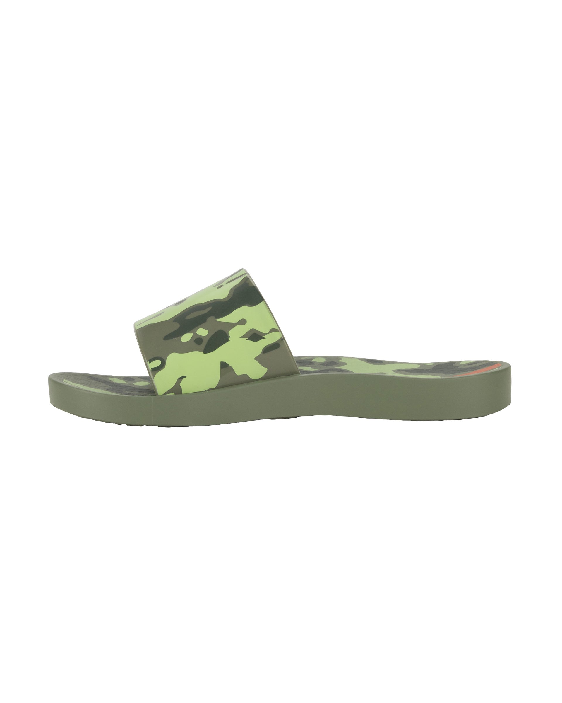 Inner side view of a green Ipanema Urban kids slide with a camo print on the upper.
