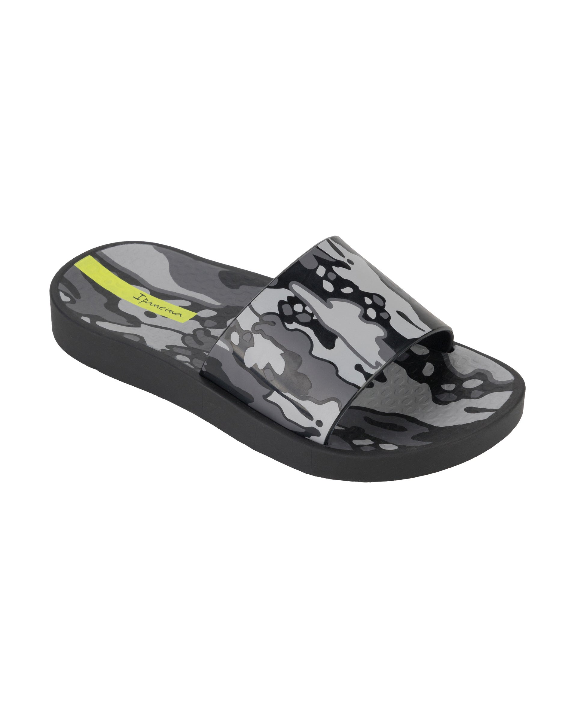 Angled view of a black Ipanema Urban kids slide with a camo print on the upper.