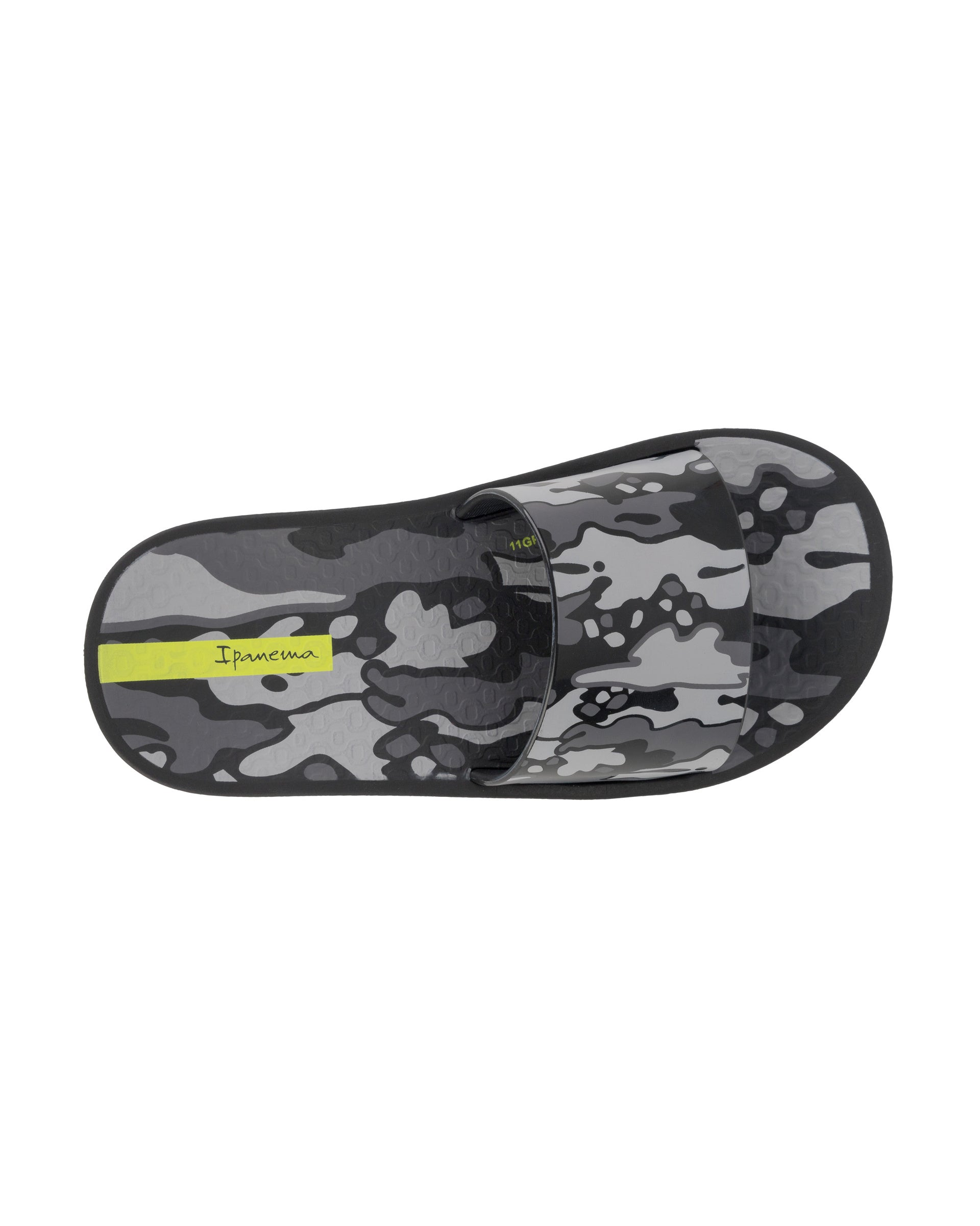 Top view of a black Ipanema Urban kids slide with a camo print on the upper.