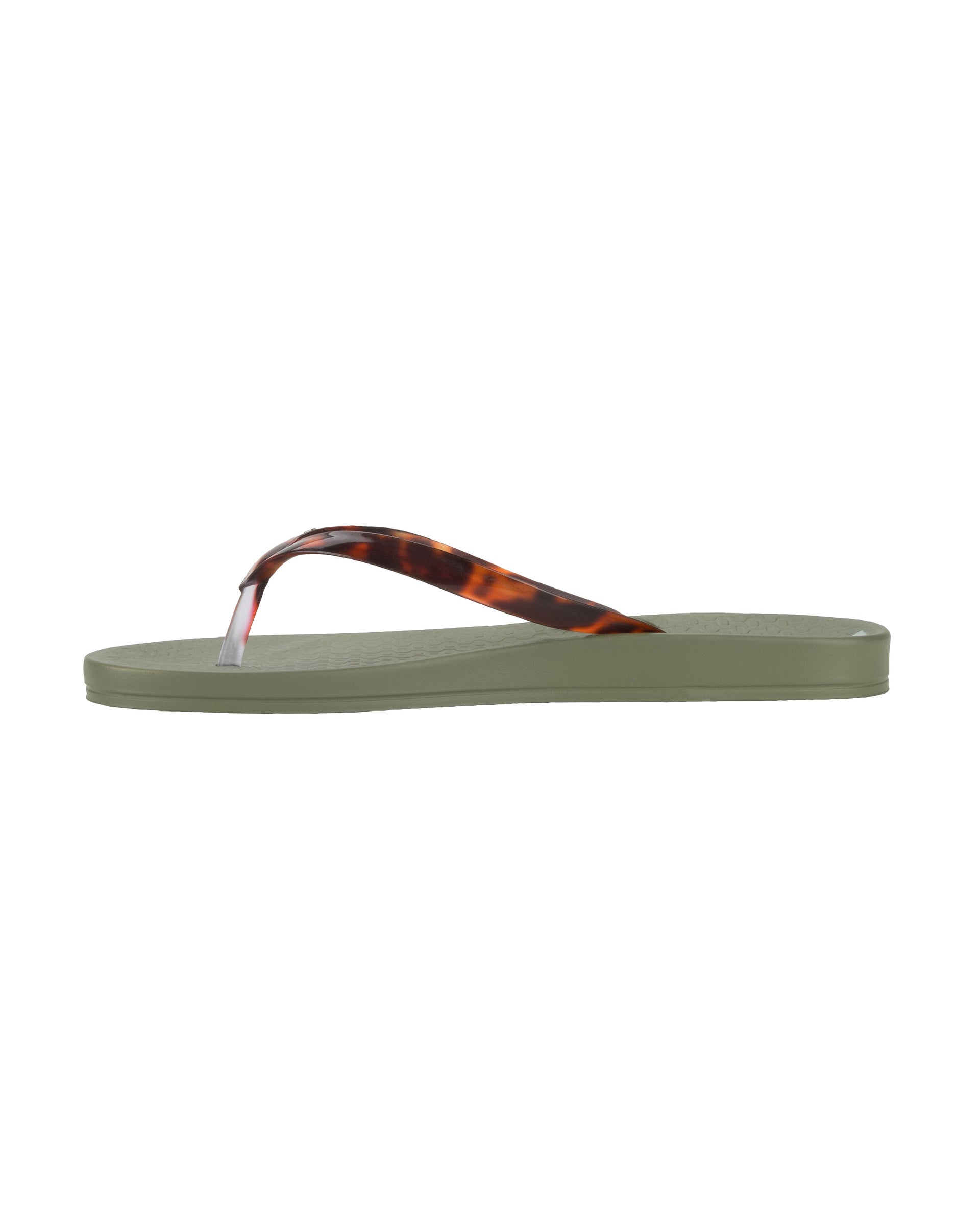 Inner side view of a green Ipanema Ana Connect women's flip flop with brown tortoiseshell  color strap.