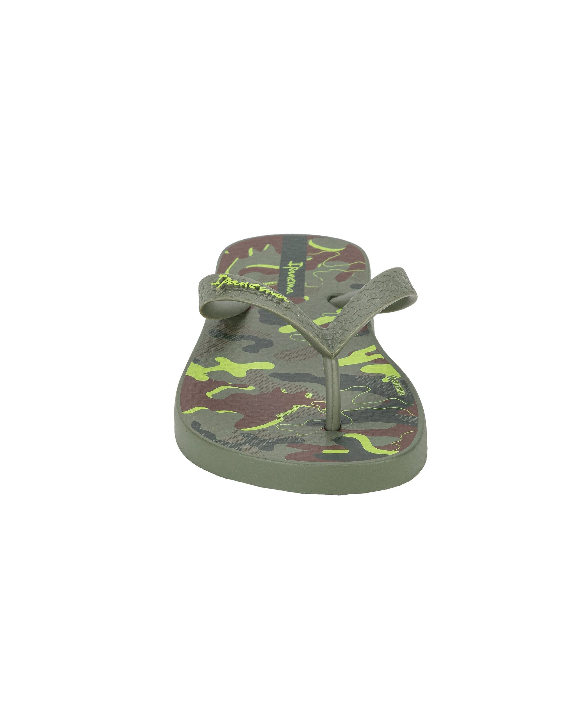 Front view of a green Ipanema Temas kids flip flop with camo print.