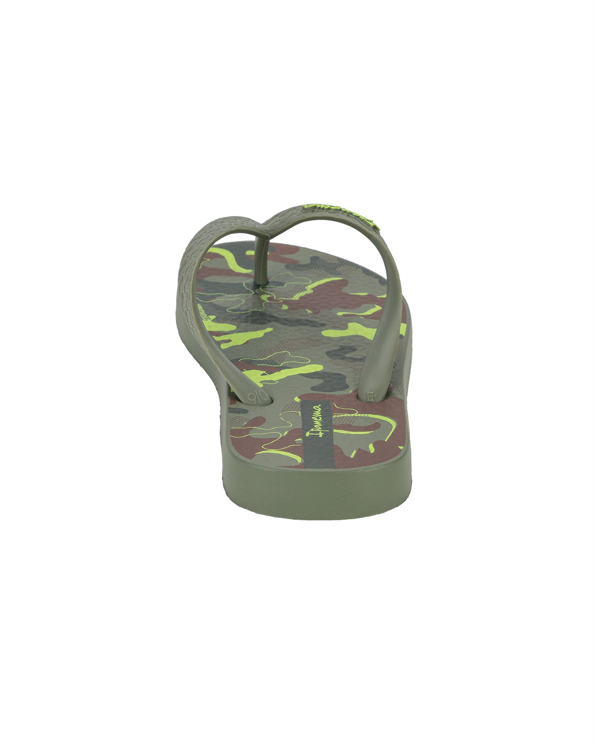 Back view of a green Ipanema Temas kids flip flop with camo print.