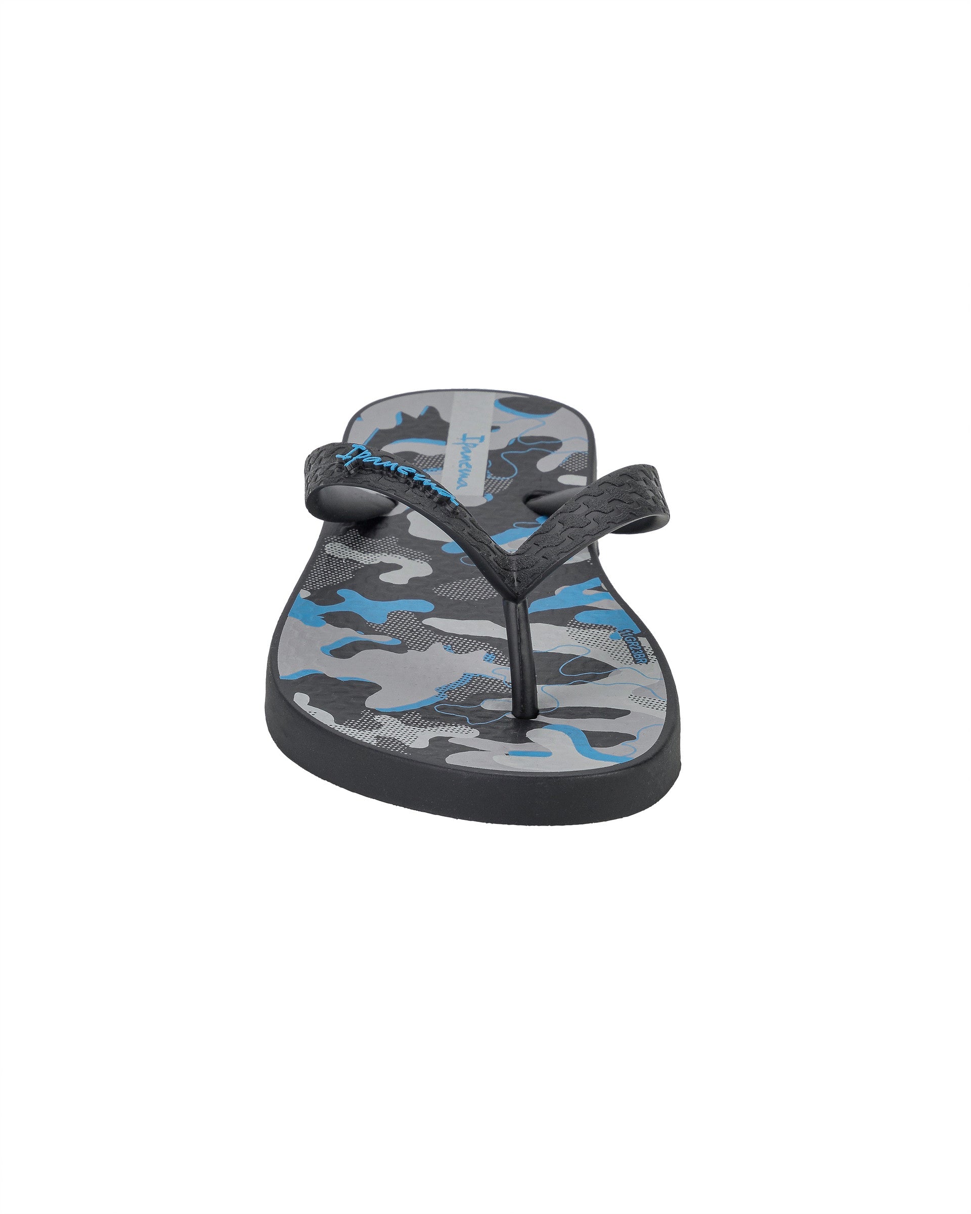 Front view of a black Ipanema Temas kids flip flop with camo print.