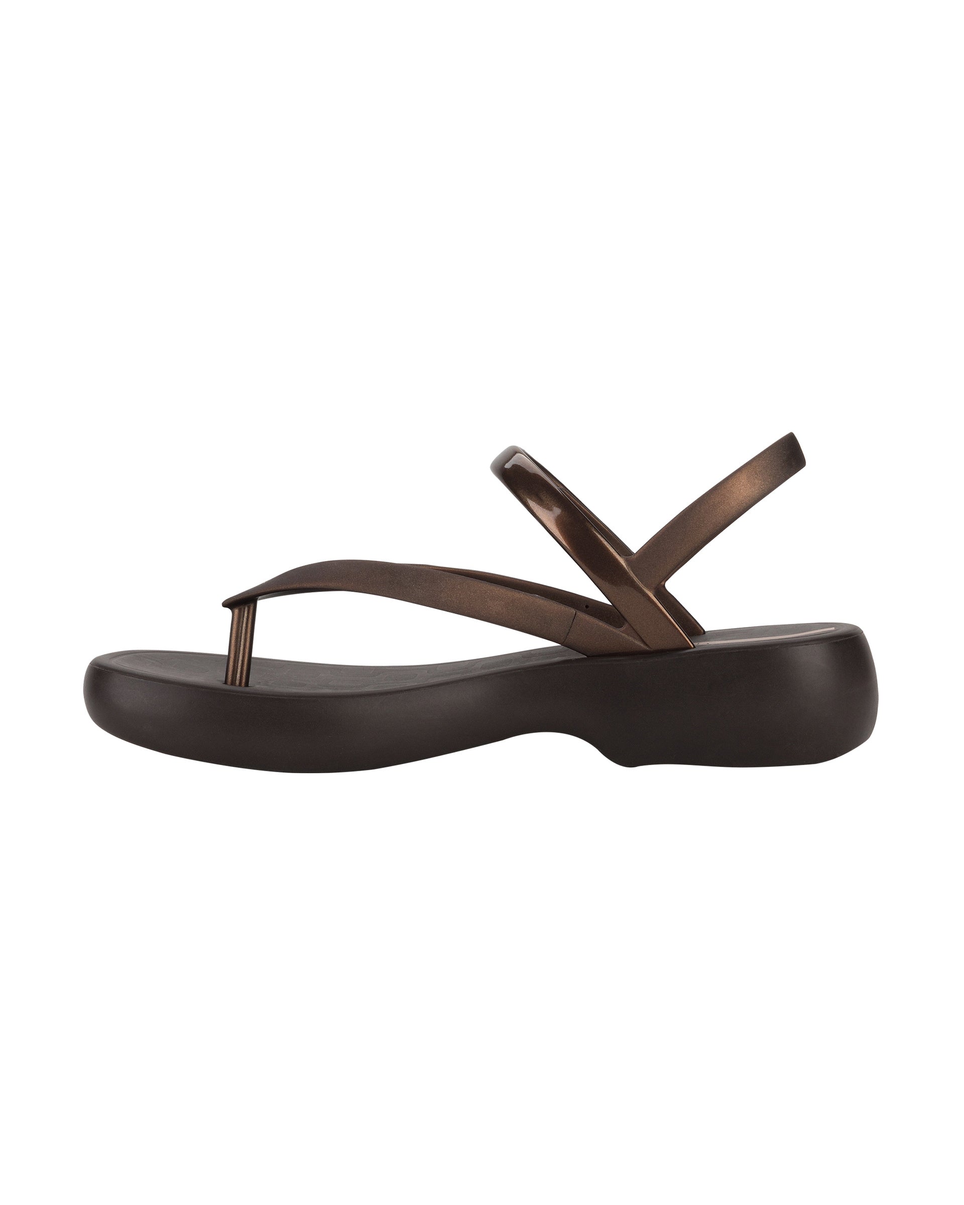 Inner side view of a brown Ipanema Verano women's sandal.