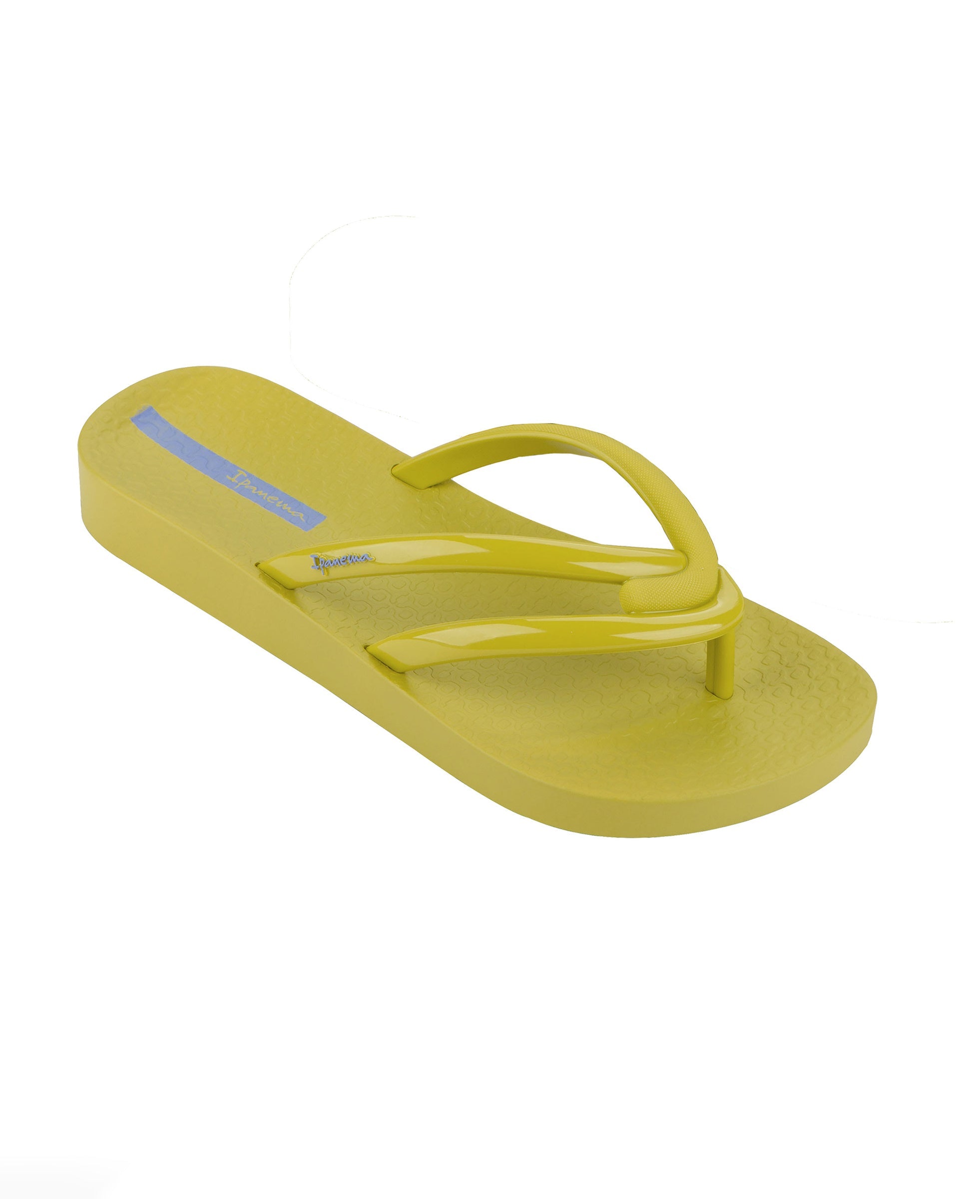 Angled view of a green Ipanema Comfy women's flip flop.