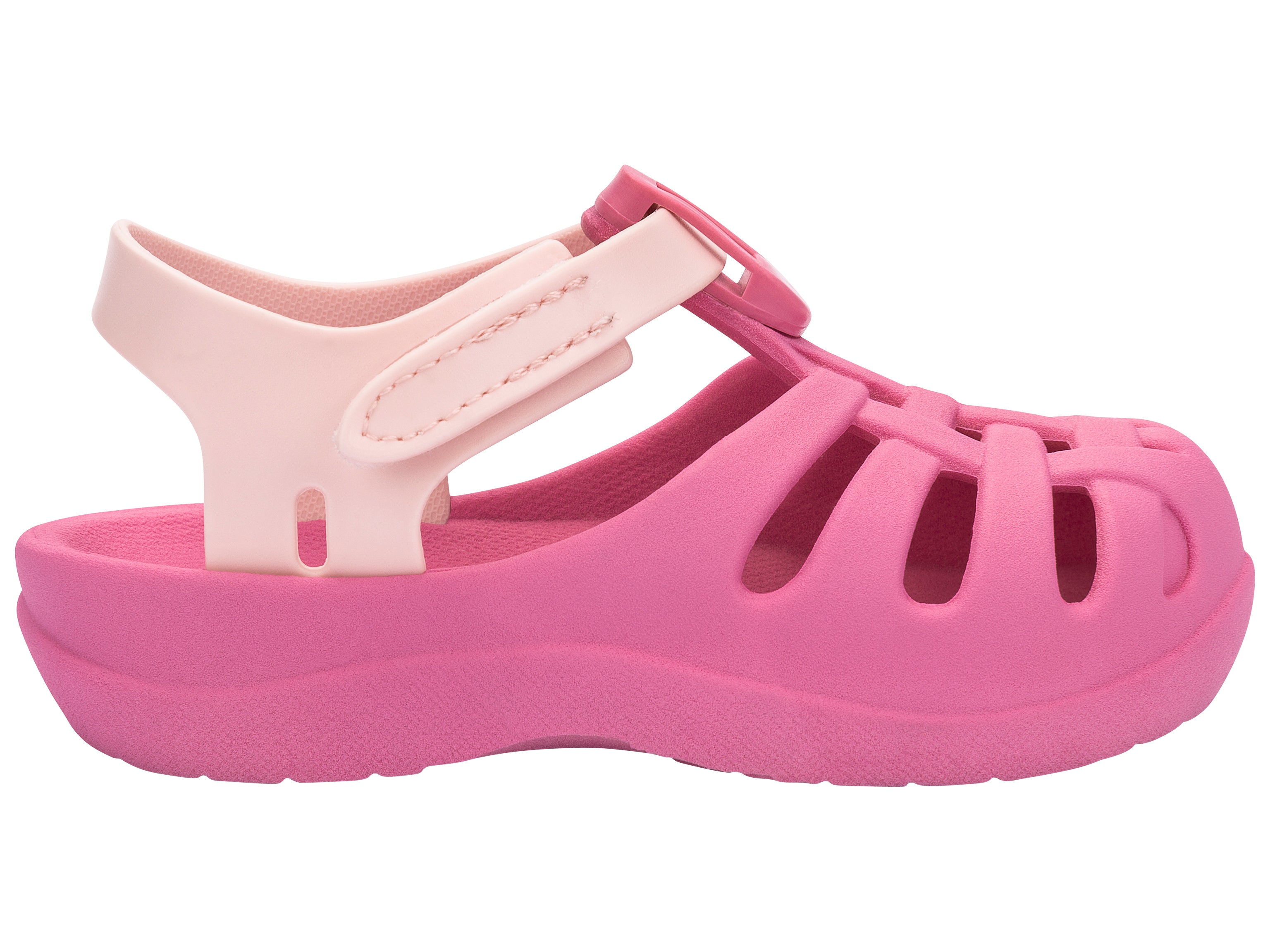 Outer side view of a pink Ipanema Summer Basic baby sandal.