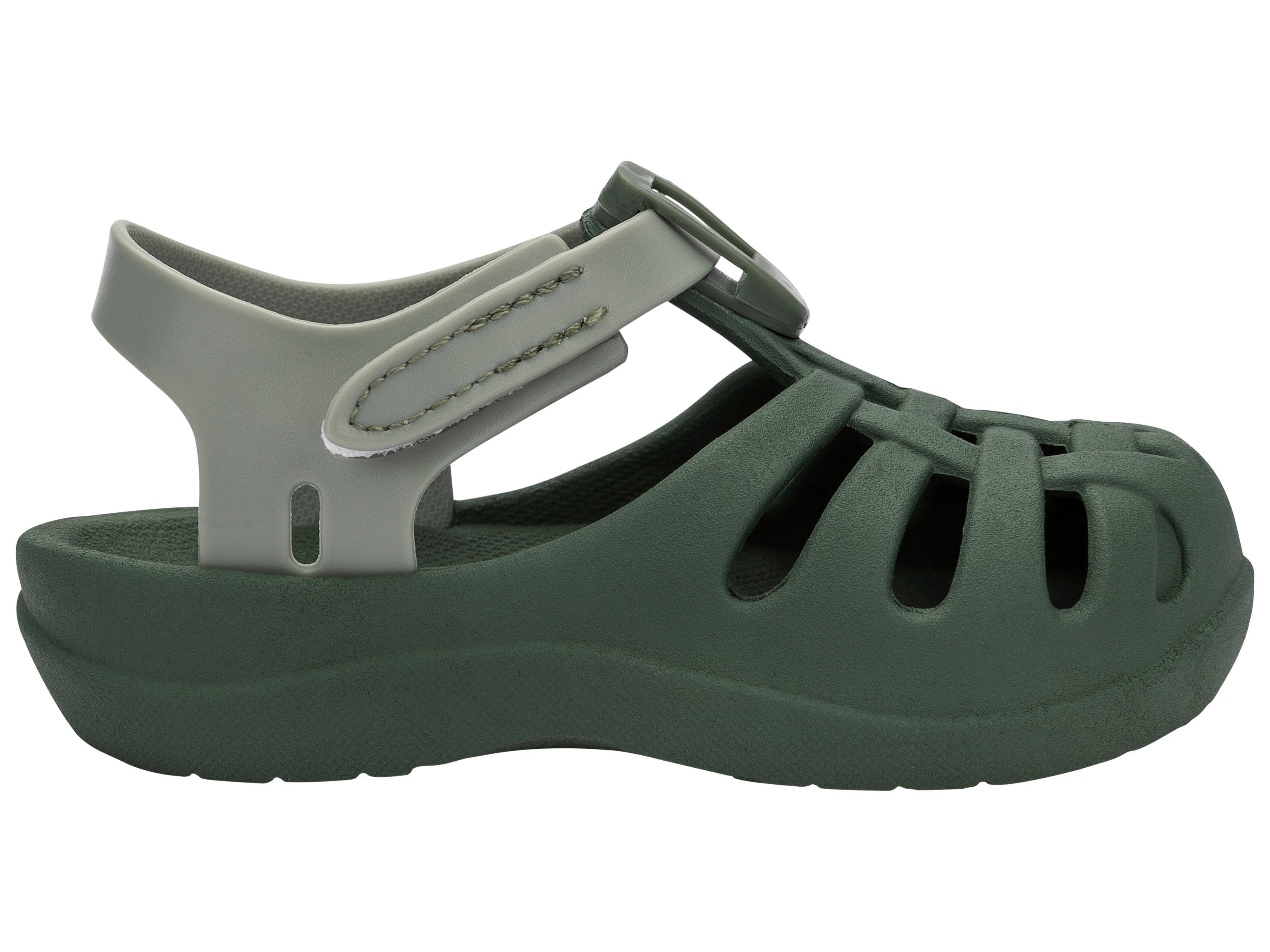 Outer side view of a green Ipanema Summer Basic baby sandal.